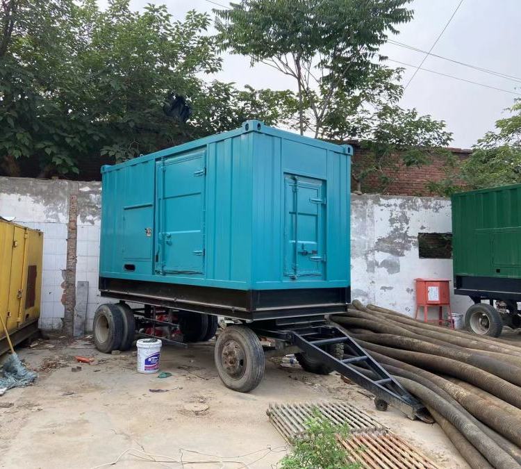 苏尼特右柴油发电机机组的控制器是如何操作使用的?